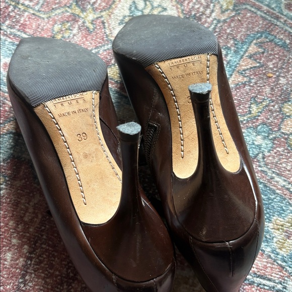 Elegant Brown Ankle Boots - Picture 2 of 4